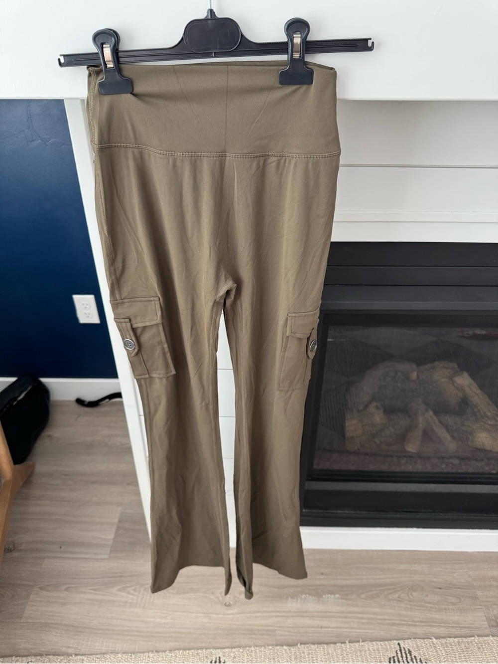Yeoreo Hedda 32" CoreFlex Flared Leggings Army Green Medium New - Picture 3 of 5